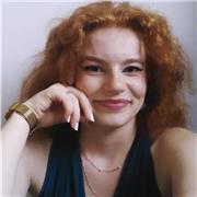 Étudiante diplômée d'un baccalauréat option section internationale britannique douée de connaissances approfondies en littérature anglaise et histoire, bilingue et très pédagogue donne des cours d'anglais en ligne ou sur LIMOGES aux personnes de tout âge!
